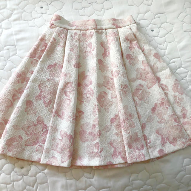 Swingle(スウィングル)の更に値下げしました！美品 スウィングル 花柄スカート レディースのスカート(ひざ丈スカート)の商品写真