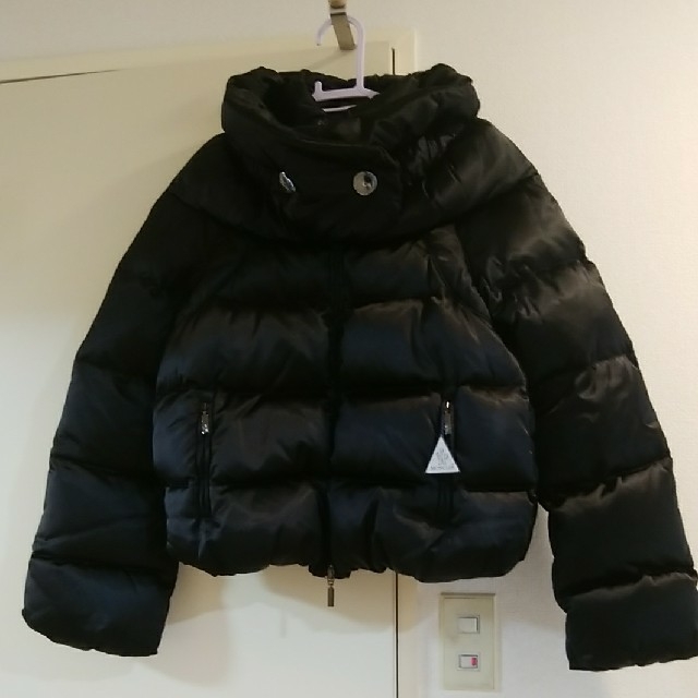 MONCLER(モンクレール)の0　モンクレール正規品　サテン　ダウンジャケット　レディース レディースのジャケット/アウター(ダウンジャケット)の商品写真