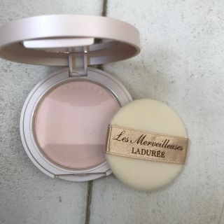 レメルヴェイユーズラデュレ(Les Merveilleuses LADUREE)のラデュレ プレストパウダー  新品(フェイスパウダー)