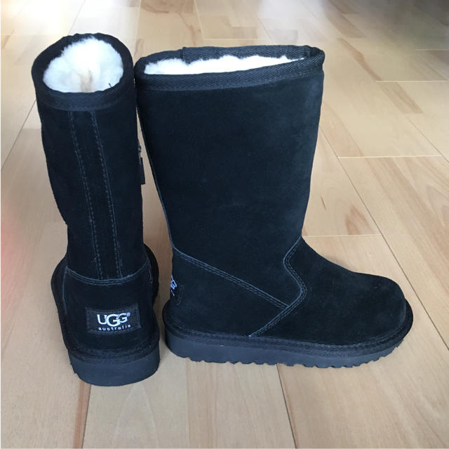 UGG(アグ)の新品 UGG チャック付き ブーツ 17cm  キッズ/ベビー/マタニティのキッズ靴/シューズ(15cm~)(ブーツ)の商品写真