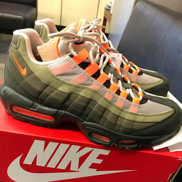 NIKE(ナイキ)のairmax95 OG トータルオレンジ 27.5 メンズの靴/シューズ(スニーカー)の商品写真