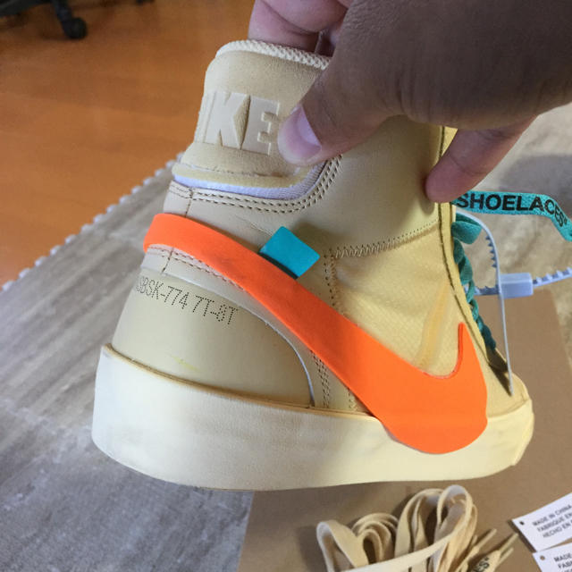 OFF-WHITE(オフホワイト)のTHE 10 NIKE BLAZER MID OFF WHITE ブレーザー  メンズの靴/シューズ(スニーカー)の商品写真