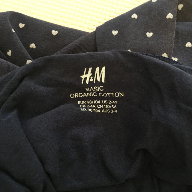 H&M(エイチアンドエム)の☆ H&M ハート水玉タートルネックTシャツ  2枚目から値引き キッズ/ベビー/マタニティのキッズ服女の子用(90cm~)(Tシャツ/カットソー)の商品写真