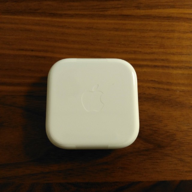 Apple(アップル)のiphoneイヤフォン スマホ/家電/カメラのオーディオ機器(ヘッドフォン/イヤフォン)の商品写真