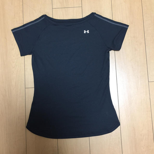 UNDER ARMOUR(アンダーアーマー)のUA ブラック Tシャツ レディースのトップス(Tシャツ(半袖/袖なし))の商品写真