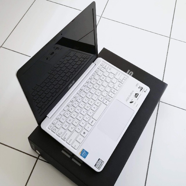2GBストレージeMMCASUS EeeBook X205TA 11.6型