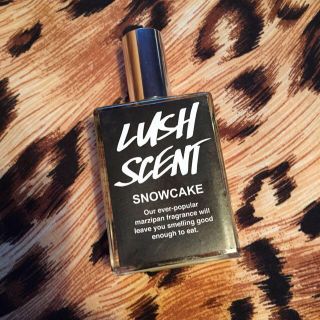 ラッシュ(LUSH)のLUSHスノーケーキ☆フレグランス(香水(女性用))