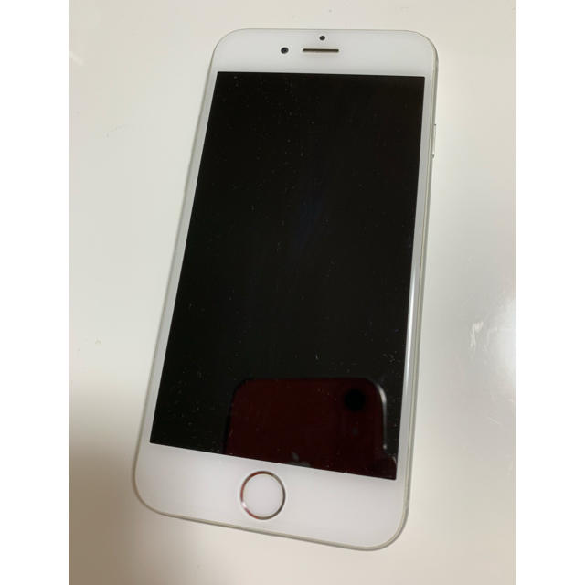 iPhone(アイフォーン)のiPhone6 シルバー docomo スマホ/家電/カメラのスマートフォン/携帯電話(スマートフォン本体)の商品写真