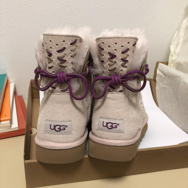 UGG(アグ)のUGG 新品 ショートブーツ TREAD LITE レディースの靴/シューズ(ブーツ)の商品写真