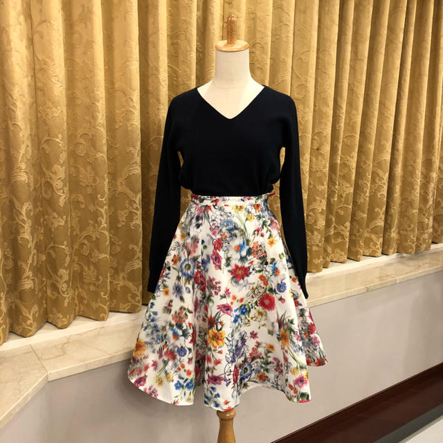And Couture(アンドクチュール)のアンドクチュール フラワー柄 3D スカート レディースのスカート(ひざ丈スカート)の商品写真