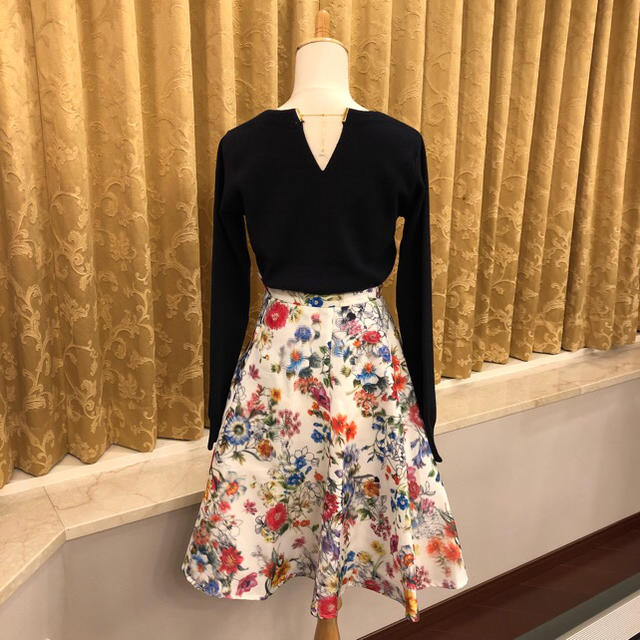 And Couture(アンドクチュール)のアンドクチュール フラワー柄 3D スカート レディースのスカート(ひざ丈スカート)の商品写真