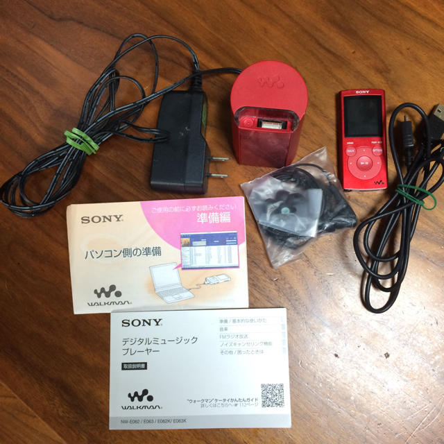 WALKMAN(ウォークマン)のソニーウォークマンNW-E062 スマホ/家電/カメラのオーディオ機器(ポータブルプレーヤー)の商品写真