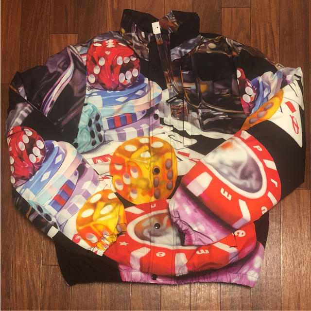 Supreme(シュプリーム)のシュプリーム カジノ ダウンジャケット 【ブラック】   メンズのジャケット/アウター(ダウンジャケット)の商品写真