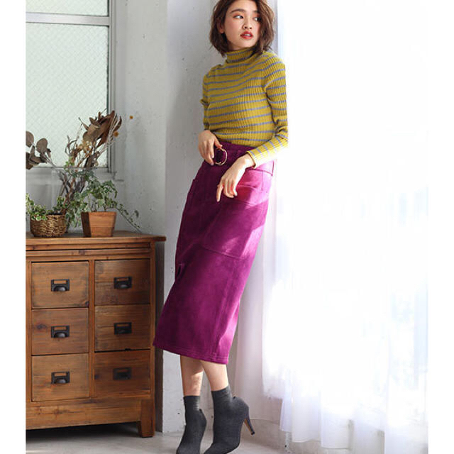 REDYAZEL(レディアゼル)のベルト付フェイクスエードタイトスカート レディースのスカート(ひざ丈スカート)の商品写真