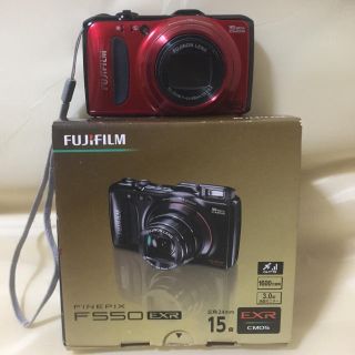 フジフイルム(富士フイルム)のデジカメ ファインピックス F550 光学15倍 レッド(コンパクトデジタルカメラ)