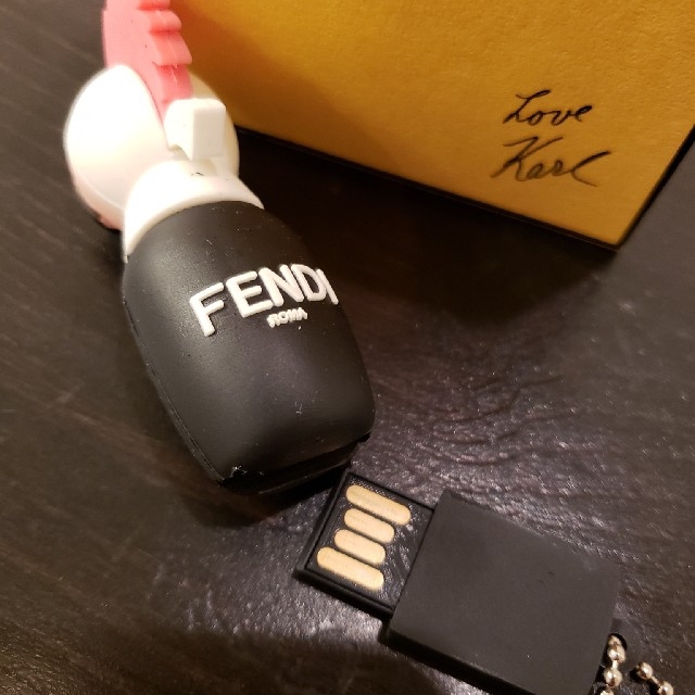 FENDI(フェンディ)のフェンディ(FENDI) USBメモリースティック【新品、送料込】 スマホ/家電/カメラのPC/タブレット(PC周辺機器)の商品写真