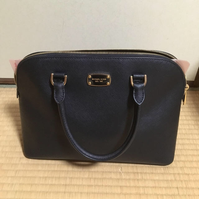 Michael Kors(マイケルコース)のマイケルコース  黒 ２WAY バッグ 定番 ゴールド レディースのバッグ(ハンドバッグ)の商品写真