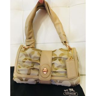 コーチ(COACH)の美品♡コーチ リボン型シャーリングオプアート柄ショルダーバッグ♡(ショルダーバッグ)