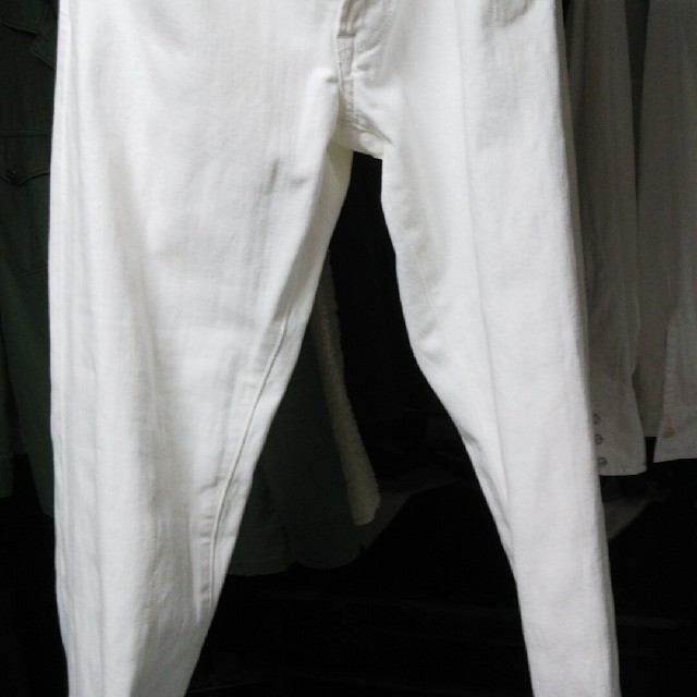 UNIQLO(ユニクロ)のジーンズ  ホワイト色 メンズのパンツ(デニム/ジーンズ)の商品写真