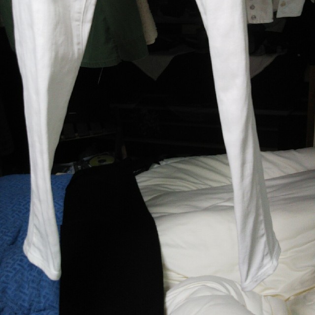 UNIQLO(ユニクロ)のジーンズ  ホワイト色 メンズのパンツ(デニム/ジーンズ)の商品写真