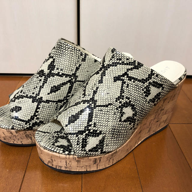 新品未使用 tkees パイソンサンダル US8/25cm