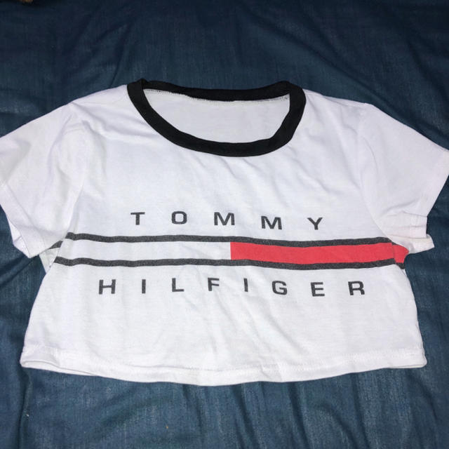 TOMMY HILFIGER(トミーヒルフィガー)のトミー ショート丈 Tシャツ レディースのトップス(Tシャツ(半袖/袖なし))の商品写真