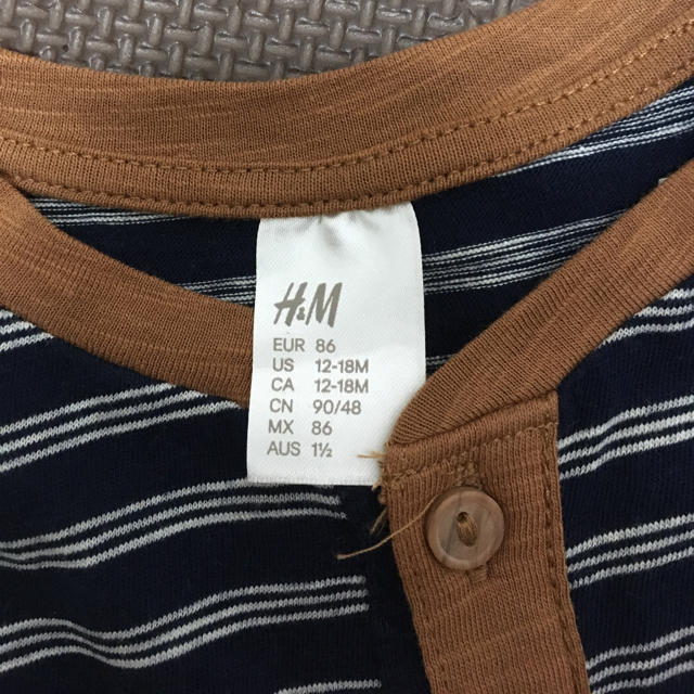 H&M(エイチアンドエム)の新品 未使用 H&M ロンT 85cm キッズ/ベビー/マタニティのベビー服(~85cm)(Ｔシャツ)の商品写真