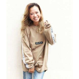 ルーカ(RVCA)の大人気　ベージュ Sサイズ RVCA テープロゴロングTシャツ　新品1(Tシャツ/カットソー(七分/長袖))