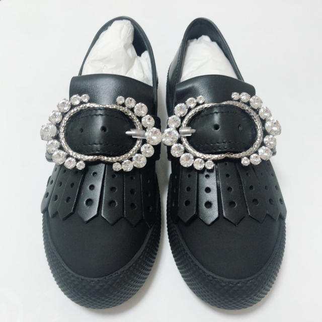 高価値 miumiu クリスタルバックルスニーカー 〈最終値下げ!〉新品未