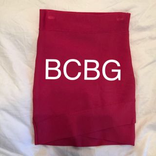 ビーシービージーマックスアズリア(BCBGMAXAZRIA)の売りたいので大幅値下げ！BCBG ブランド スカート ピンク(ミニスカート)