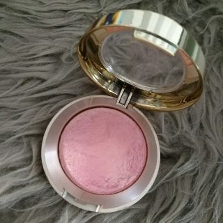 MILANI  Baked  blush (チーク)