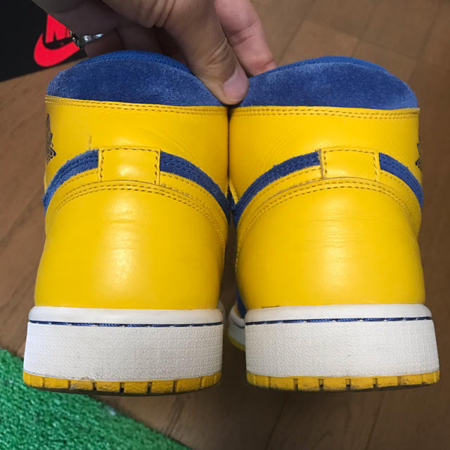 NIKE(ナイキ)の美品27.5cm NIKE AIR JORDAN 1 RETRO LANEY メンズの靴/シューズ(スニーカー)の商品写真