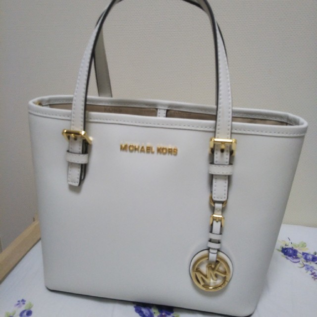 Michael Kors(マイケルコース)のMICHAEL KORS　ミニバッグ　白色 レディースのバッグ(ハンドバッグ)の商品写真