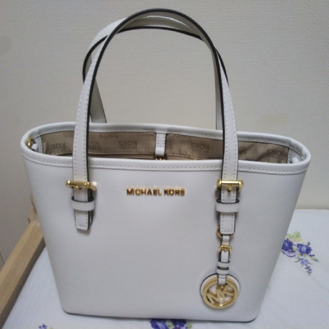 Michael Kors(マイケルコース)のMICHAEL KORS　ミニバッグ　白色 レディースのバッグ(ハンドバッグ)の商品写真