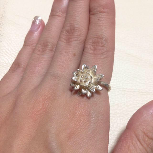 フラワーリング&白蝶貝リング レディースのアクセサリー(リング(指輪))の商品写真