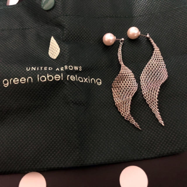 UNITED ARROWS green label relaxing(ユナイテッドアローズグリーンレーベルリラクシング)のパールキャッチピアス  レディースのアクセサリー(ピアス)の商品写真