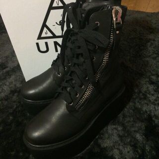 ユニフ(UNIF)の新品 UNIF 厚底ブーツ(ブーツ)