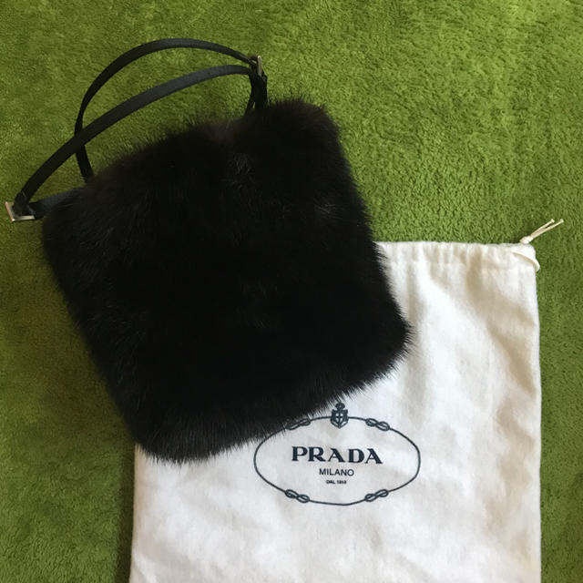 PRADA ファーバッグ