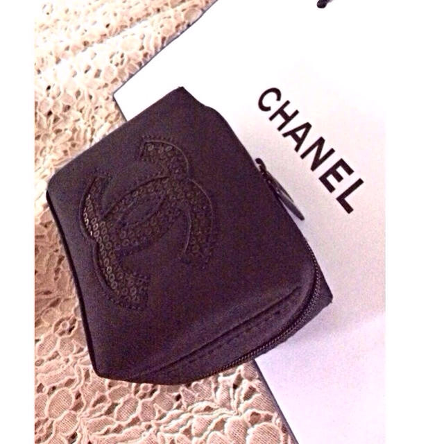 CHANEL(シャネル)のシャネル♡コスメポーチ新品 レディースのファッション小物(ポーチ)の商品写真
