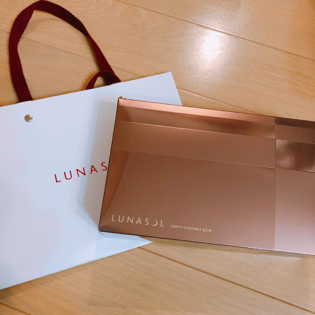 豊富な低価 LUNASOL 抜き取りなしの通販 by S93's shop|ルナソルならラクマ - ルナソル パーティコフレ2018 30%OFF