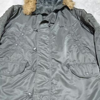 ALPHA INDUSTRIES(フライトジャケット ・ シルバー/銀色系)の ALPHA INDUSTRIES(フライトジャケット ・ シルバー/銀色系)の