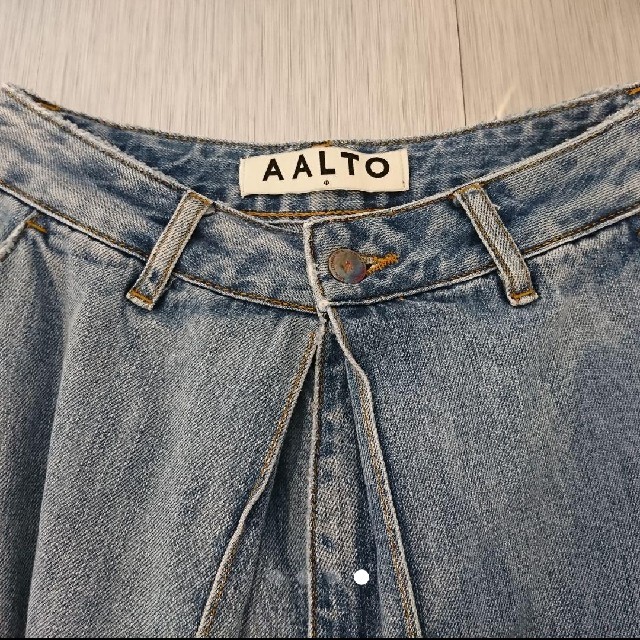 JOHN LAWRENCE SULLIVAN(ジョンローレンスサリバン)のAALTO(アールト) jeans with pleats 80s blue レディースのパンツ(デニム/ジーンズ)の商品写真