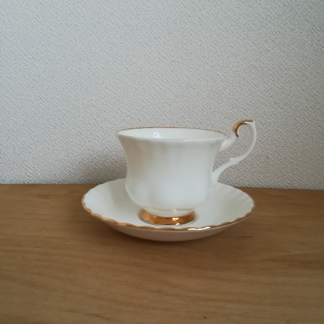 ROYAL ALBERT(ロイヤルアルバート)のロイヤルアルバート　ティーカップ インテリア/住まい/日用品のキッチン/食器(グラス/カップ)の商品写真