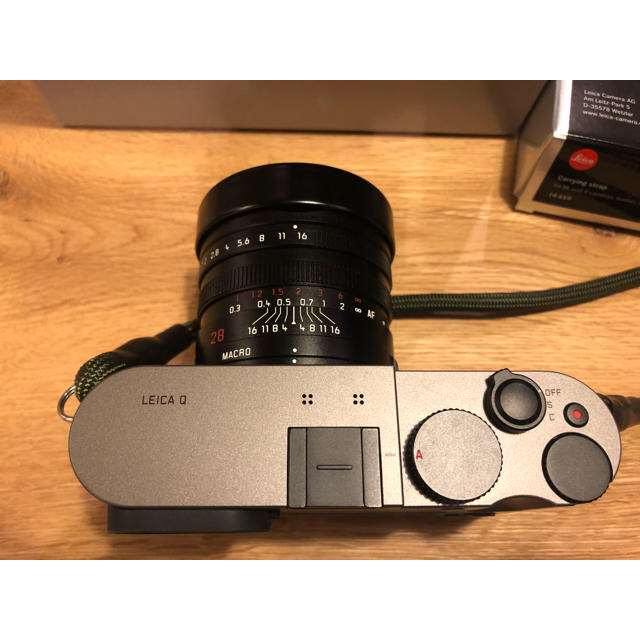 LEICA(ライカ)のライカ Q チタングレー LEICA Q 超美品 未使用に近いです。 スマホ/家電/カメラのカメラ(デジタル一眼)の商品写真