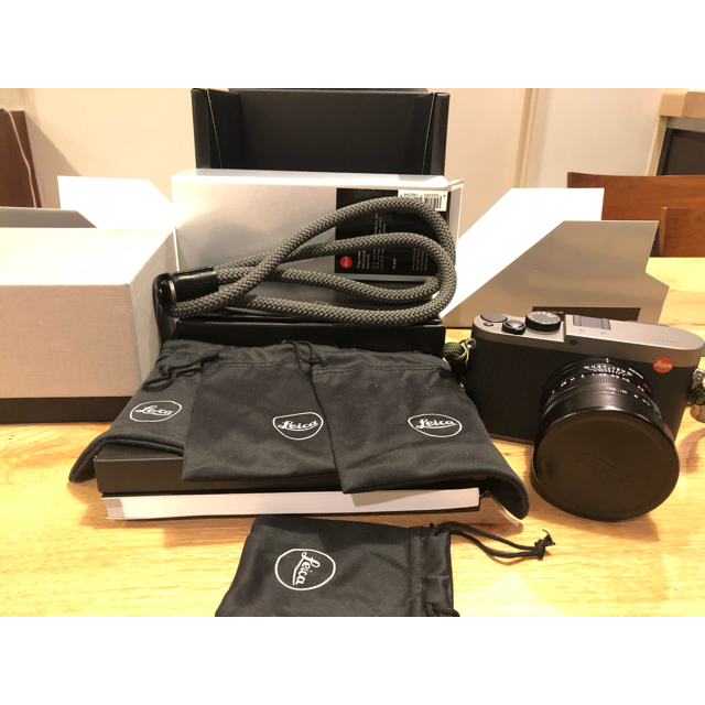 ライカ Q チタングレー LEICA Q 超美品 未使用に近いです。 ライカ Q チタングレー LEICA Q 超美品 未使用に近いです。