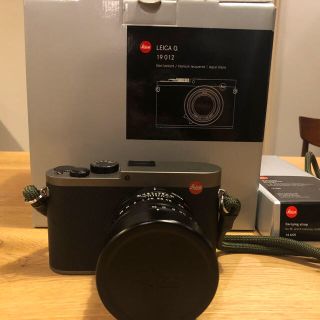 ライカ(LEICA)のライカ Q チタングレー LEICA Q 超美品 未使用に近いです。(デジタル一眼)