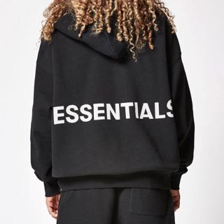 フィアオブゴッド(FEAR OF GOD)のessentials パーカー 黒 M(パーカー)