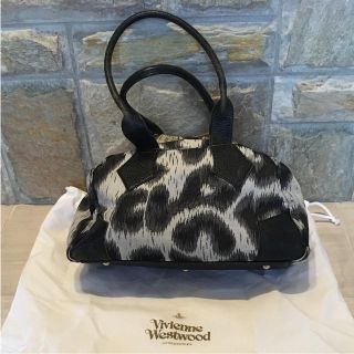 ヴィヴィアンウエストウッド(Vivienne Westwood)のヴィヴィアン ウエストウッド 鞄 (ショルダーバッグ)