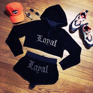 フォーエバートゥエンティーワン(FOREVER 21)のForever21♡ベロア素材♡"Loyal"♡ショート丈♡セットアップ♡(セット/コーデ)