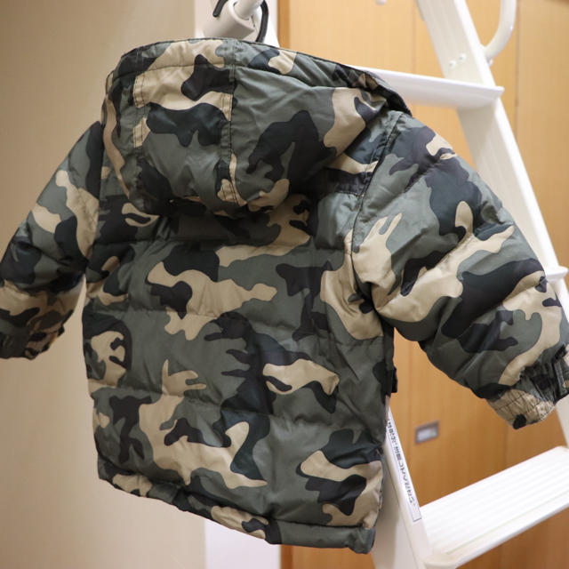 babyGAP(ベビーギャップ)のBABY GAP ダウンジャケット 迷彩 サイズ90 キッズ/ベビー/マタニティのキッズ服男の子用(90cm~)(ジャケット/上着)の商品写真